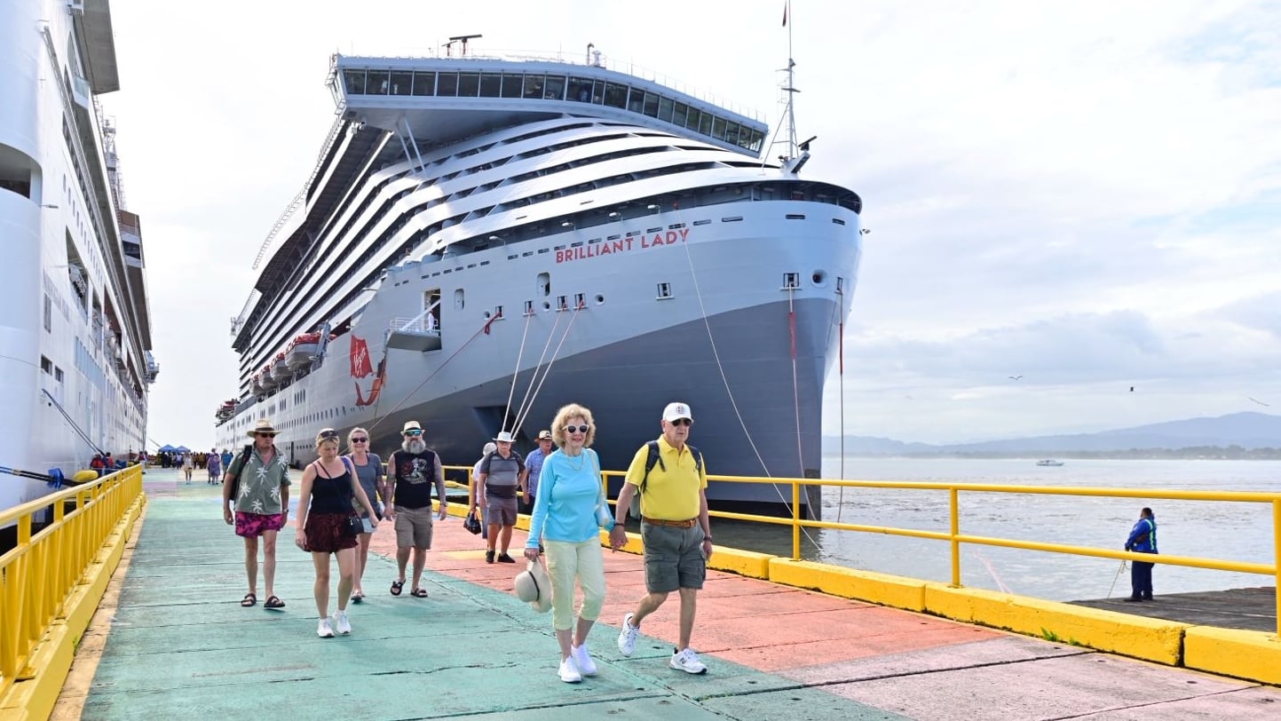 Port pickup and drive south toward Cahuita